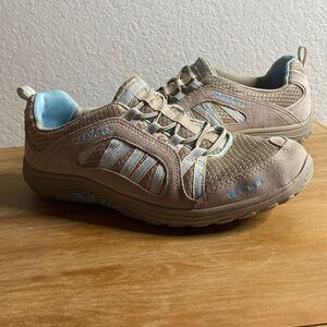 Skechers Women's Beige Tan Reggae Walking Shoe size 7.5 Active Workout Outdoor